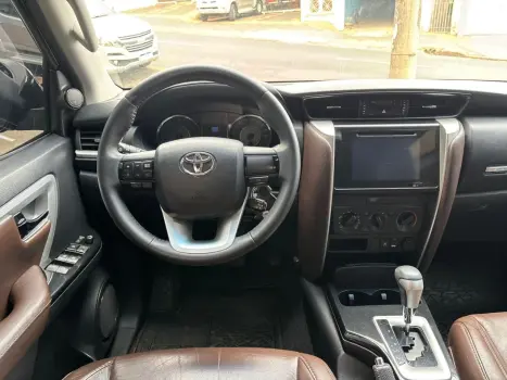 TOYOTA Hilux SW4 2.7 16V 4P SR FLEX AUTOMTICO, Foto 17