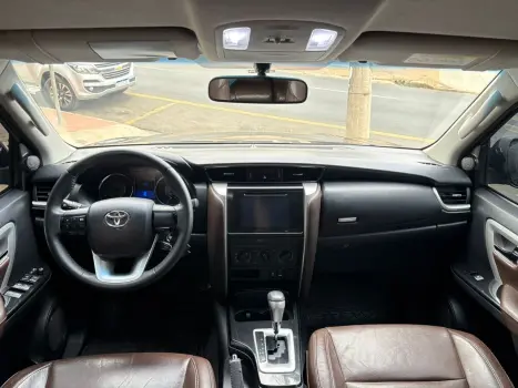 TOYOTA Hilux SW4 2.7 16V 4P SR FLEX AUTOMTICO, Foto 18