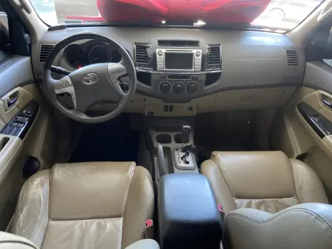 TOYOTA Hilux SW4 2.7 16V 4P FLEX SR 7 LUGARES AUTOMTICO, Foto 4