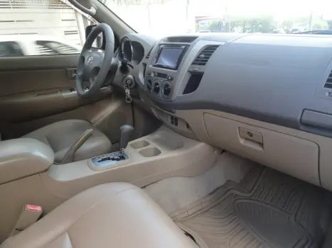 TOYOTA Hilux SW4 2.7 16V 4P FLEX SRV 7 LUGARES AUTOM�TICO, Foto 18