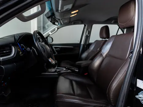 TOYOTA Hilux SW4 2.7 16V 4P FLEX SRV 7 LUGARES AUTOM�TICO, Foto 9