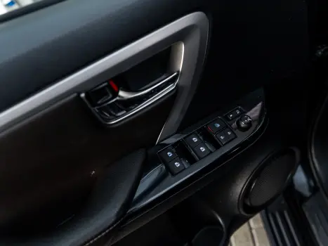 TOYOTA Hilux SW4 2.7 16V 4P FLEX SRV 7 LUGARES AUTOM�TICO, Foto 25