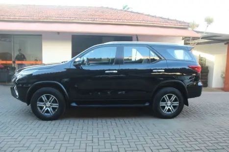 TOYOTA Hilux SW4 2.7 16V 4P FLEX SRV 7 LUGARES AUTOM�TICO, Foto 4