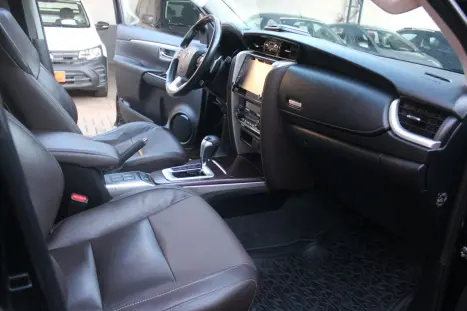 TOYOTA Hilux SW4 2.7 16V 4P FLEX SRV 7 LUGARES AUTOM�TICO, Foto 7