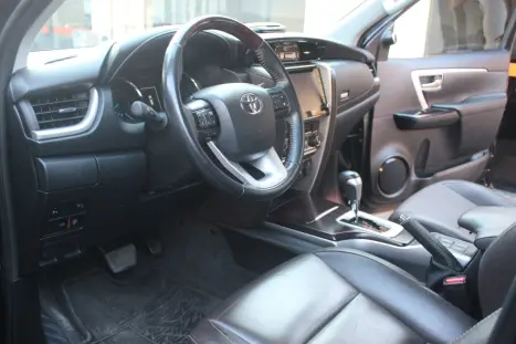 TOYOTA Hilux SW4 2.7 16V 4P FLEX SRV 7 LUGARES AUTOM�TICO, Foto 8