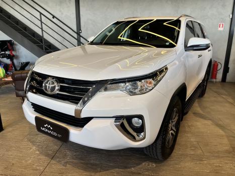 TOYOTA Hilux SW4 2.7 16V 4P FLEX SRV 7 LUGARES AUTOM�TICO, Foto 2