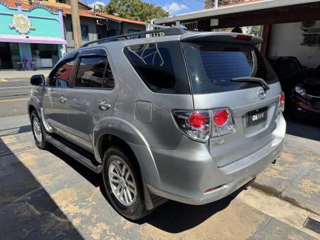 TOYOTA Hilux SW4 2.7 16V 4P FLEX SR 7 LUGARES AUTOM�TICO, Foto 3