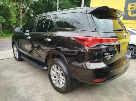 TOYOTA Hilux SW4 2.7 16V 4P FLEX SRV 7 LUGARES AUTOMÁTICO, Foto 4