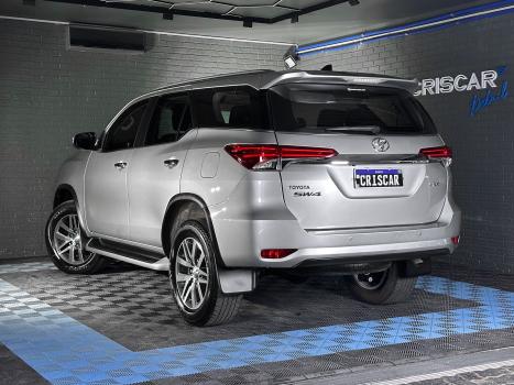 TOYOTA Hilux SW4 2.8 16V 4P SRX 4X4 7 LUGARES TURBO DIESEL AUTOMTICO, Foto 5