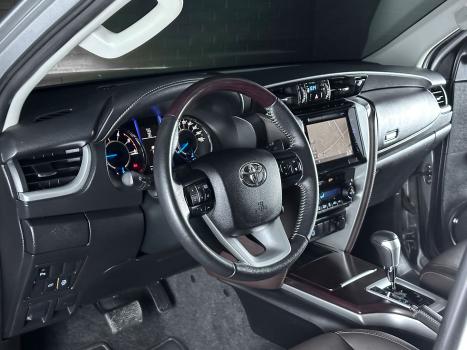 TOYOTA Hilux SW4 2.8 16V 4P SRX 4X4 7 LUGARES TURBO DIESEL AUTOMTICO, Foto 7