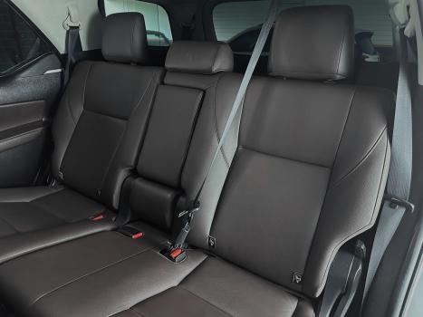 TOYOTA Hilux SW4 2.8 16V 4P SRX 4X4 7 LUGARES TURBO DIESEL AUTOMTICO, Foto 9