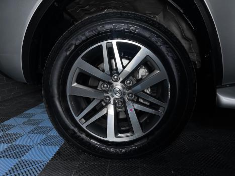 TOYOTA Hilux SW4 2.8 16V 4P SRX 4X4 7 LUGARES TURBO DIESEL AUTOMTICO, Foto 12