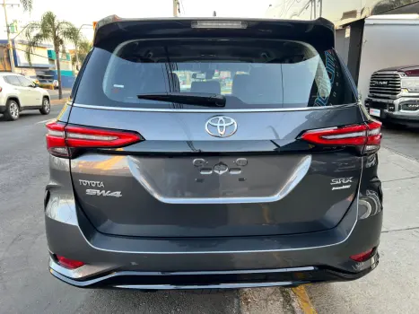 TOYOTA Hilux SW4 2.8 16V 4P SRX PLATINUM 4X4 7 LUGARES TURBO DIESEL AUTOMTICO, Foto 6