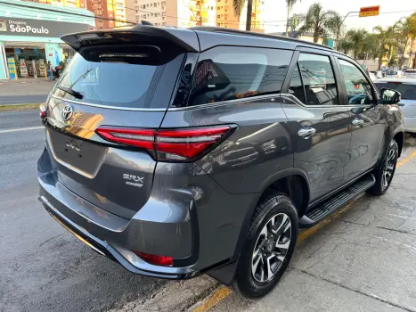 TOYOTA Hilux SW4 2.8 16V 4P SRX PLATINUM 4X4 7 LUGARES TURBO DIESEL AUTOMTICO, Foto 7