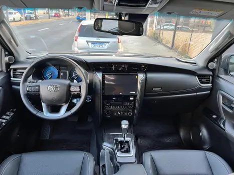 TOYOTA Hilux SW4 2.8 16V 4P SRX PLATINUM 4X4 7 LUGARES TURBO DIESEL AUTOMTICO, Foto 9