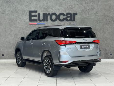 TOYOTA Hilux SW4 2.8 16V 4P SRX PLATINUM 4X4 7 LUGARES TURBO DIESEL AUTOMTICO, Foto 4