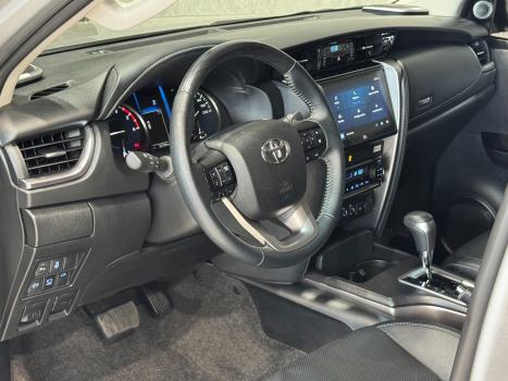 TOYOTA Hilux SW4 2.8 16V 4P SRX PLATINUM 4X4 7 LUGARES TURBO DIESEL AUTOMTICO, Foto 7