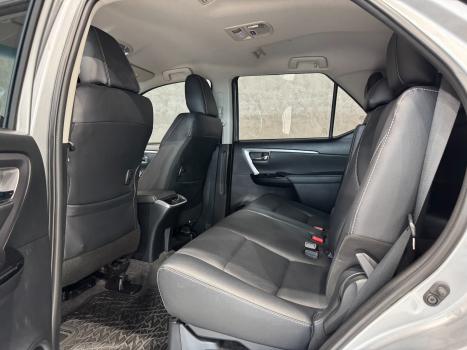 TOYOTA Hilux SW4 2.8 16V 4P SRX PLATINUM 4X4 7 LUGARES TURBO DIESEL AUTOMTICO, Foto 8