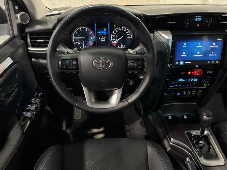 TOYOTA Hilux SW4 2.8 16V 4P SRX PLATINUM 4X4 7 LUGARES TURBO DIESEL AUTOMTICO, Foto 9