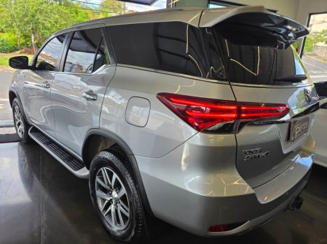 TOYOTA Hilux SW4 2.8 16V 4P SRX 4X4 7 LUGARES TURBO DIESEL AUTOM�TICO, Foto 3