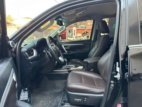 TOYOTA Hilux SW4 2.8 16V 4P SRX 4X4 7 LUGARES TURBO DIESEL AUTOMÁTICO, Foto 12 TOYOTA Hilux SW4 2.8 16V 4P SRX 4X4 7 LUGARES TURBO DIESEL AUTOMÁTICO, Foto 12