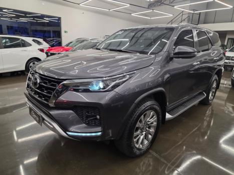 TOYOTA Hilux SW4 2.8 16V 4P SRX 4X4 7 LUGARES TURBO DIESEL AUTOMTICO, Foto 2