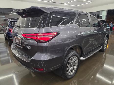 TOYOTA Hilux SW4 2.8 16V 4P SRX 4X4 7 LUGARES TURBO DIESEL AUTOMTICO, Foto 3