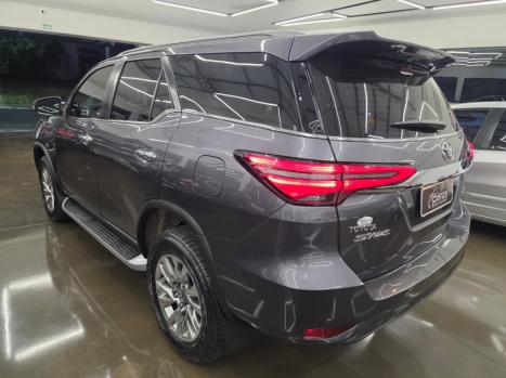TOYOTA Hilux SW4 2.8 16V 4P SRX 4X4 7 LUGARES TURBO DIESEL AUTOMTICO, Foto 4