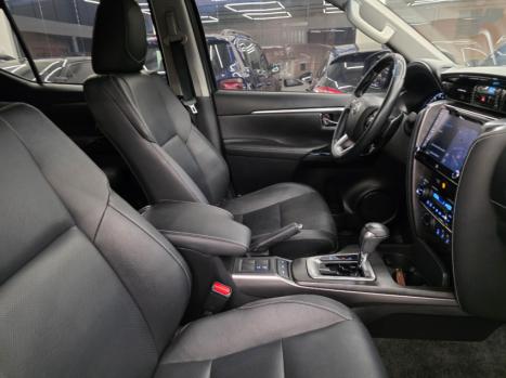 TOYOTA Hilux SW4 2.8 16V 4P SRX 4X4 7 LUGARES TURBO DIESEL AUTOMTICO, Foto 5