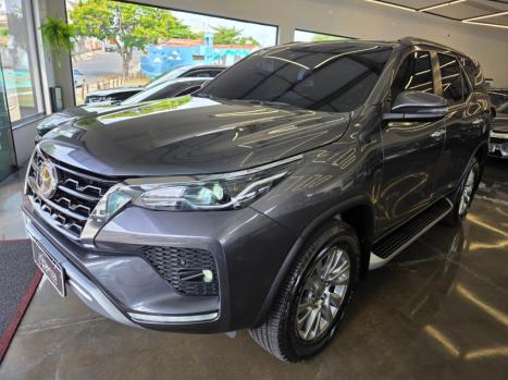 TOYOTA Hilux SW4 2.8 16V 4P SRX 4X4 7 LUGARES TURBO DIESEL AUTOMTICO, Foto 2