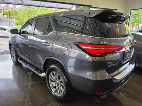 TOYOTA Hilux SW4 2.8 16V 4P SRX 4X4 7 LUGARES TURBO DIESEL AUTOMTICO, Foto 3