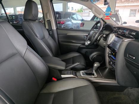 TOYOTA Hilux SW4 2.8 16V 4P SRX 4X4 7 LUGARES TURBO DIESEL AUTOMTICO, Foto 6