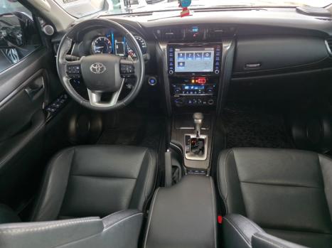 TOYOTA Hilux SW4 2.8 16V 4P SRX 4X4 7 LUGARES TURBO DIESEL AUTOMTICO, Foto 7