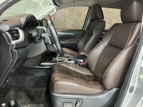 TOYOTA Hilux SW4 2.8 16V 4P SRX 4X4 7 LUGARES TURBO DIESEL AUTOMTICO, Foto 11