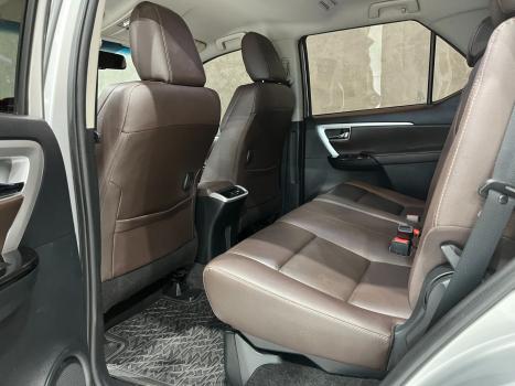 TOYOTA Hilux SW4 2.8 16V 4P SRX 4X4 7 LUGARES TURBO DIESEL AUTOMTICO, Foto 12