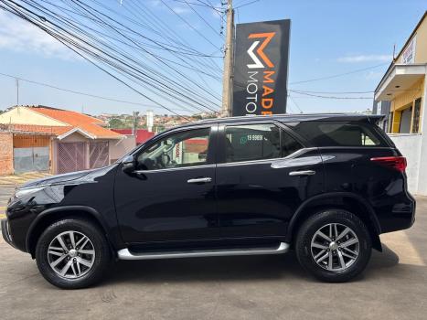 TOYOTA Hilux SW4 2.8 16V 4P SRX 4X4 7 LUGARES TURBO DIESEL AUTOMTICO, Foto 6