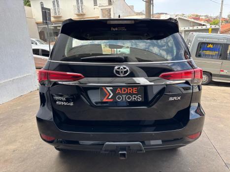 TOYOTA Hilux SW4 2.8 16V 4P SRX 4X4 7 LUGARES TURBO DIESEL AUTOMTICO, Foto 9