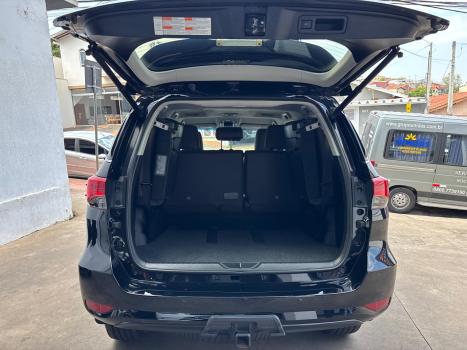 TOYOTA Hilux SW4 2.8 16V 4P SRX 4X4 7 LUGARES TURBO DIESEL AUTOMTICO, Foto 10