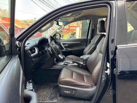 TOYOTA Hilux SW4 2.8 16V 4P SRX 4X4 7 LUGARES TURBO DIESEL AUTOMTICO, Foto 12