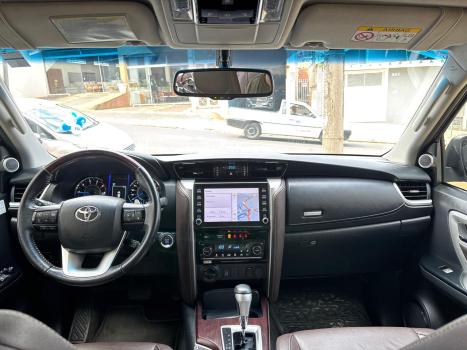 TOYOTA Hilux SW4 2.8 16V 4P SRX 4X4 7 LUGARES TURBO DIESEL AUTOMTICO, Foto 16