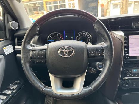 TOYOTA Hilux SW4 2.8 16V 4P SRX 4X4 7 LUGARES TURBO DIESEL AUTOMTICO, Foto 17