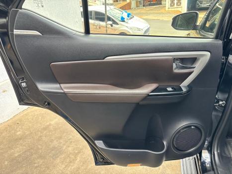 TOYOTA Hilux SW4 2.8 16V 4P SRX 4X4 7 LUGARES TURBO DIESEL AUTOMTICO, Foto 19