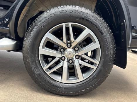 TOYOTA Hilux SW4 2.8 16V 4P SRX 4X4 7 LUGARES TURBO DIESEL AUTOMTICO, Foto 20