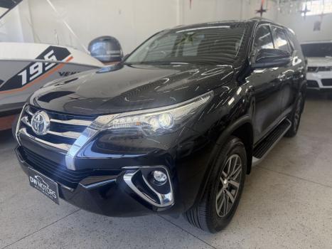 TOYOTA Hilux SW4 2.8 16V 4P SRX 4X4 7 LUGARES TURBO DIESEL AUTOMTICO, Foto 3
