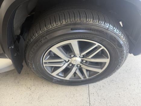TOYOTA Hilux SW4 2.8 16V 4P SRX 4X4 7 LUGARES TURBO DIESEL AUTOMTICO, Foto 4