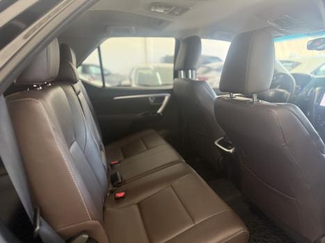 TOYOTA Hilux SW4 2.8 16V 4P SRX 4X4 7 LUGARES TURBO DIESEL AUTOMTICO, Foto 6