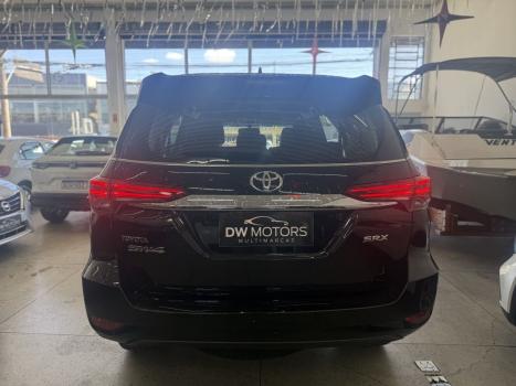 TOYOTA Hilux SW4 2.8 16V 4P SRX 4X4 7 LUGARES TURBO DIESEL AUTOMTICO, Foto 9