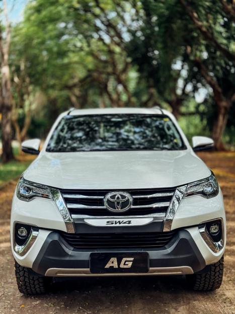 TOYOTA Hilux SW4 2.8 4P SRX 4X4 TURBO DIESEL AUTOMTICO, Foto 3