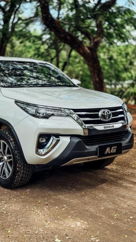 TOYOTA Hilux SW4 2.8 4P SRX 4X4 TURBO DIESEL AUTOMTICO, Foto 5