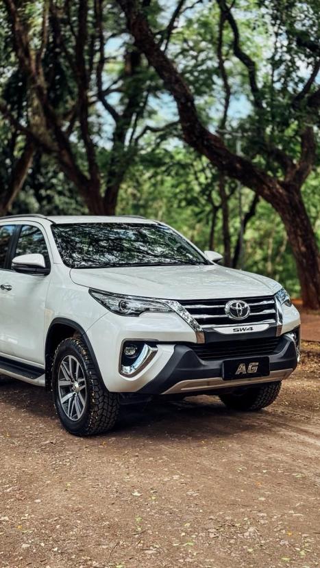 TOYOTA Hilux SW4 2.8 4P SRX 4X4 TURBO DIESEL AUTOMTICO, Foto 6